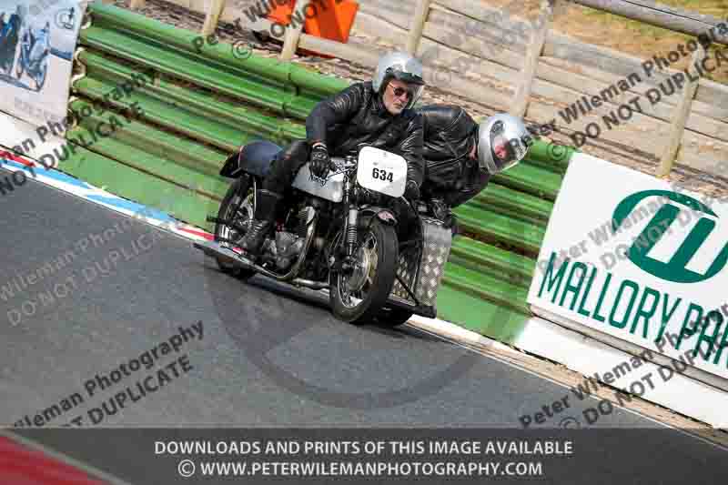 Vintage motorcycle club;eventdigitalimages;mallory park;mallory park trackday photographs;no limits trackdays;peter wileman photography;trackday digital images;trackday photos;vmcc festival 1000 bikes photographs